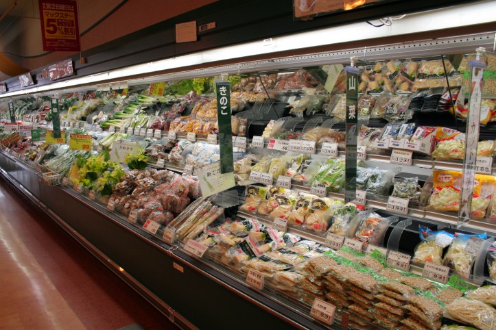 Interior_of_Supermarket_in_Japan_03