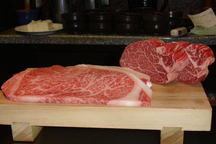 1200px-4_Kobe_Beef,_Kobe_Japan